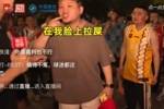 广厦球迷接受采访对判罚表达不满 扬言看这场球像在自己脸上拉屎